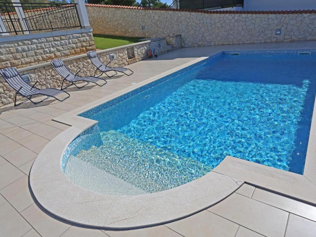 Lovely Apartment With Beautiful Pool プリモシュテン エクステリア 写真